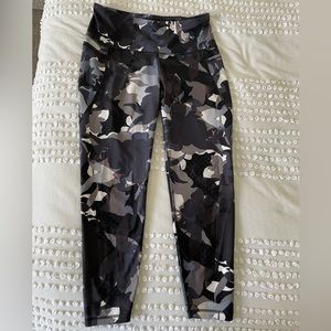 Old Navy Elevate Legging Blue Floral Pattern, Size L